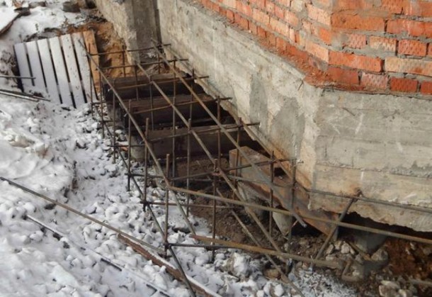 Укрепление фундамента частного дома при проседании, Киев
